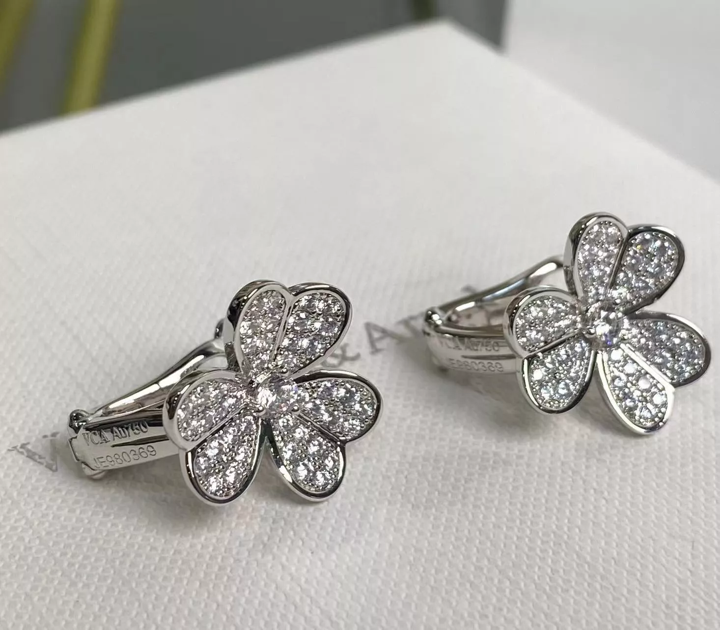 Van Cleef & Arpels Earrings For Women Bold 6765