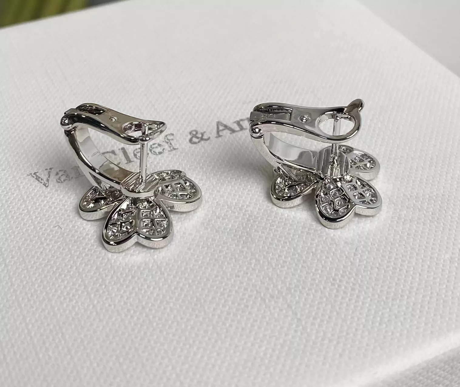 Van Cleef & Arpels Earrings For Women Bold 6765