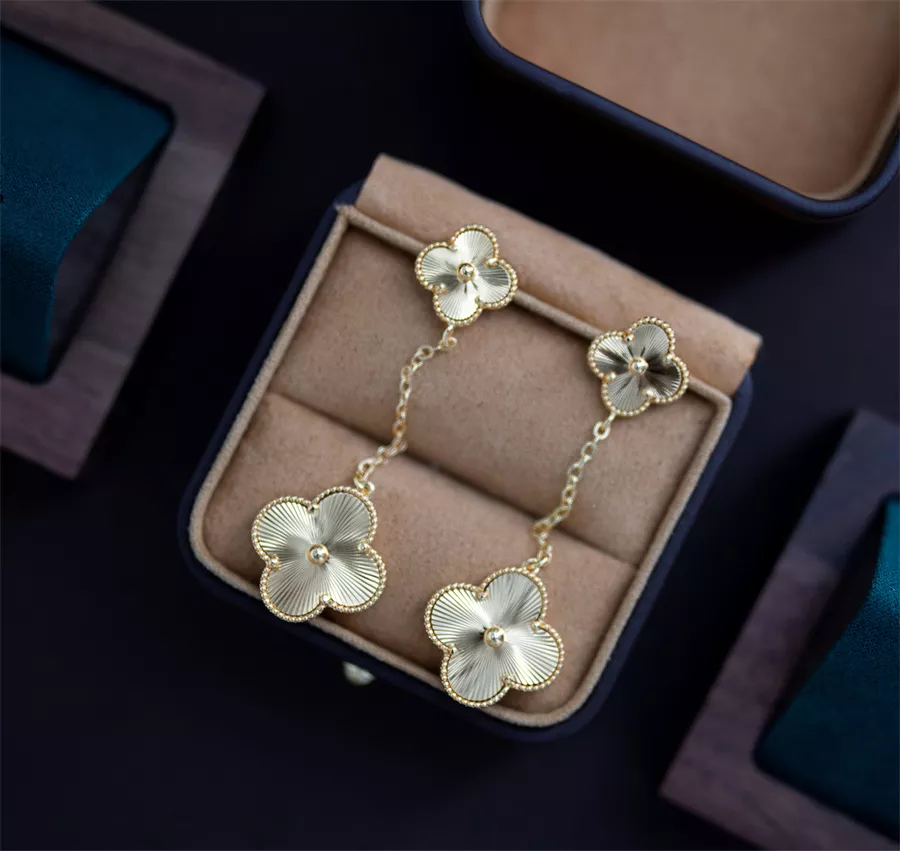 Van Cleef & Arpels Earrings For Women Flexible 6955