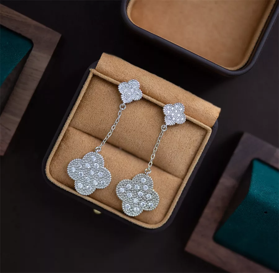 Van Cleef & Arpels Earrings For Women Modern 737