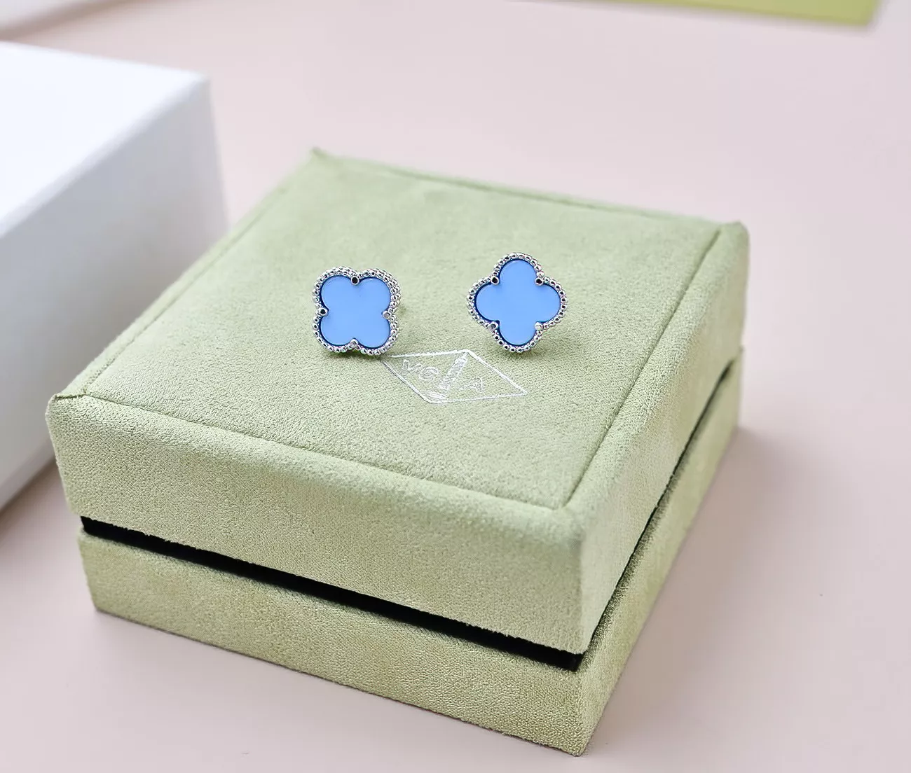Van Cleef & Arpels Earrings For Women Refined 5579