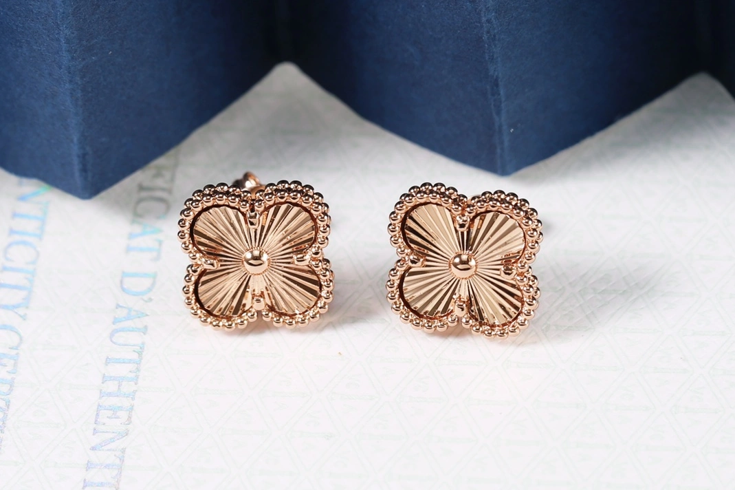 Van Cleef & Arpels Earrings For Women Refined 6420
