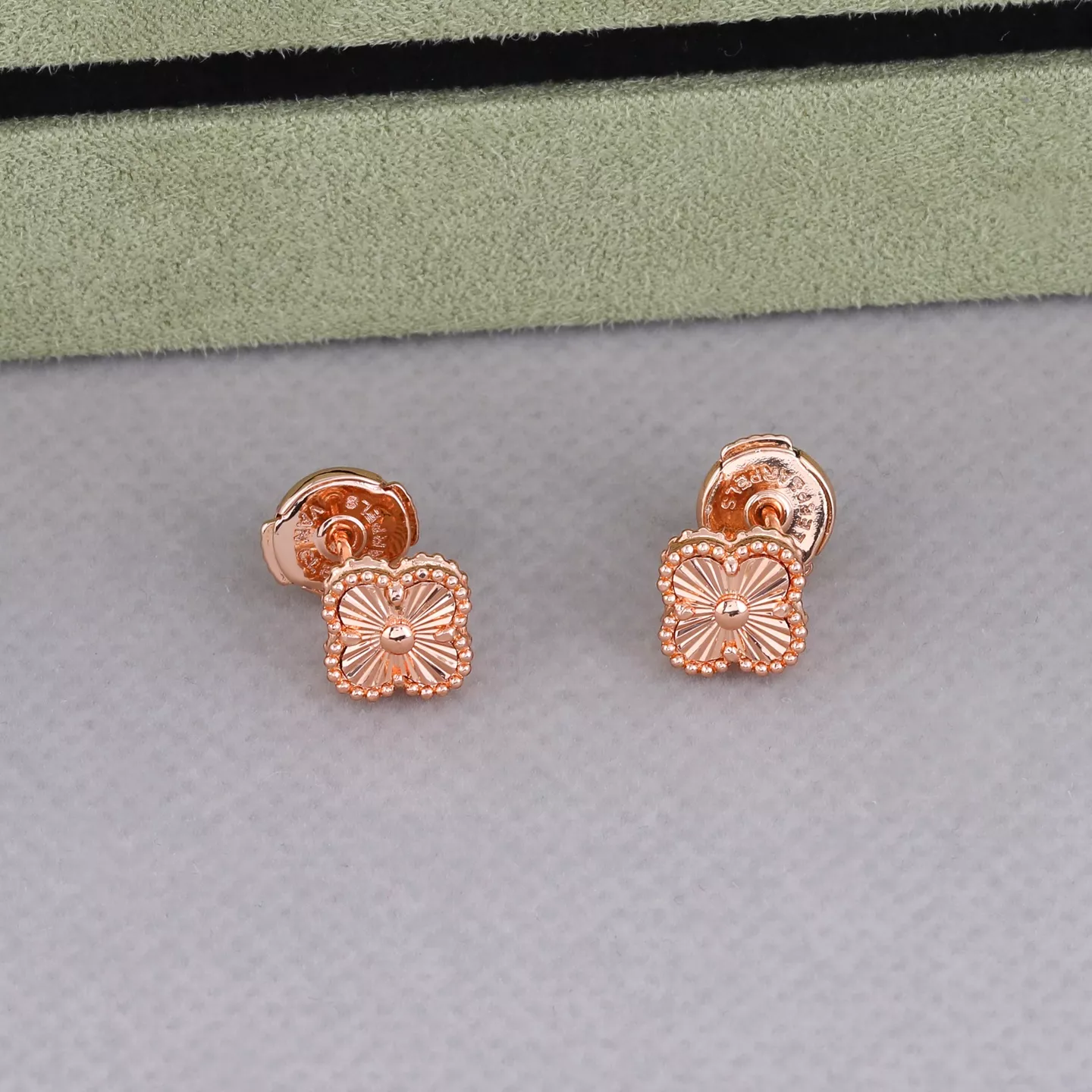 Van Cleef & Arpels Earrings For Women Sleek 6185