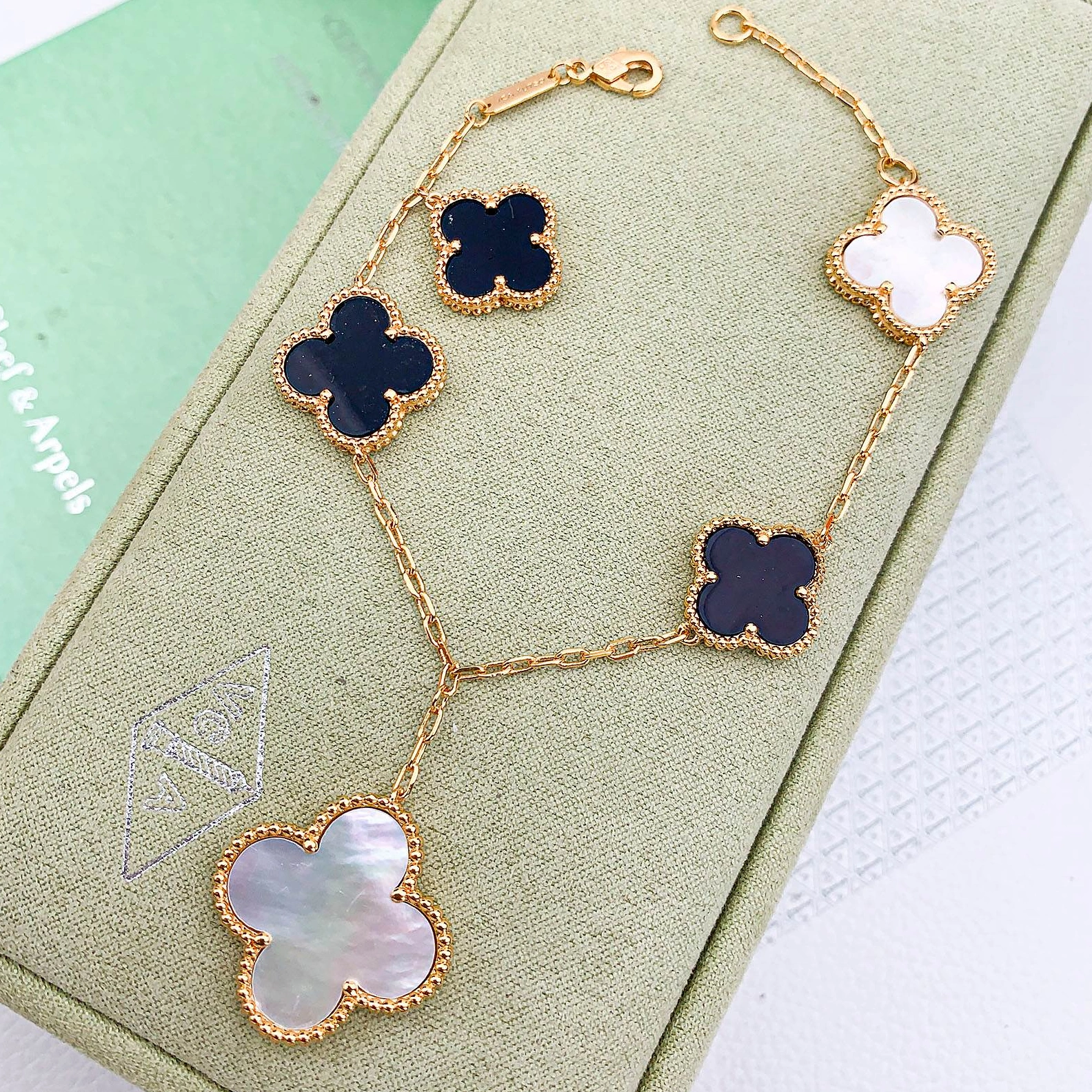 Van Cleef & Arpels Jewelry Set For Women Breathable 961