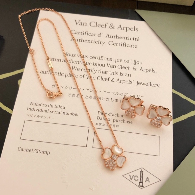 Van Cleef & Arpels Jewelry Set For Women Minimalist 768