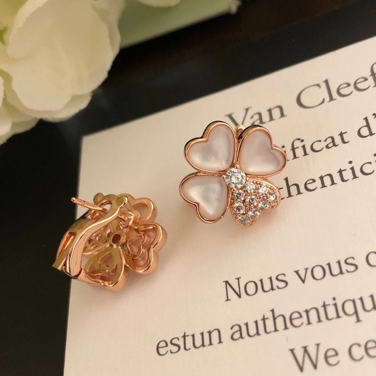 Van Cleef & Arpels Jewelry Set For Women Minimalist 768