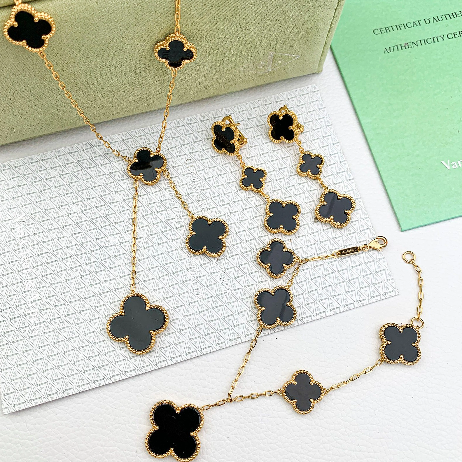 Van Cleef & Arpels Jewelry Set For Women Sleek 2116