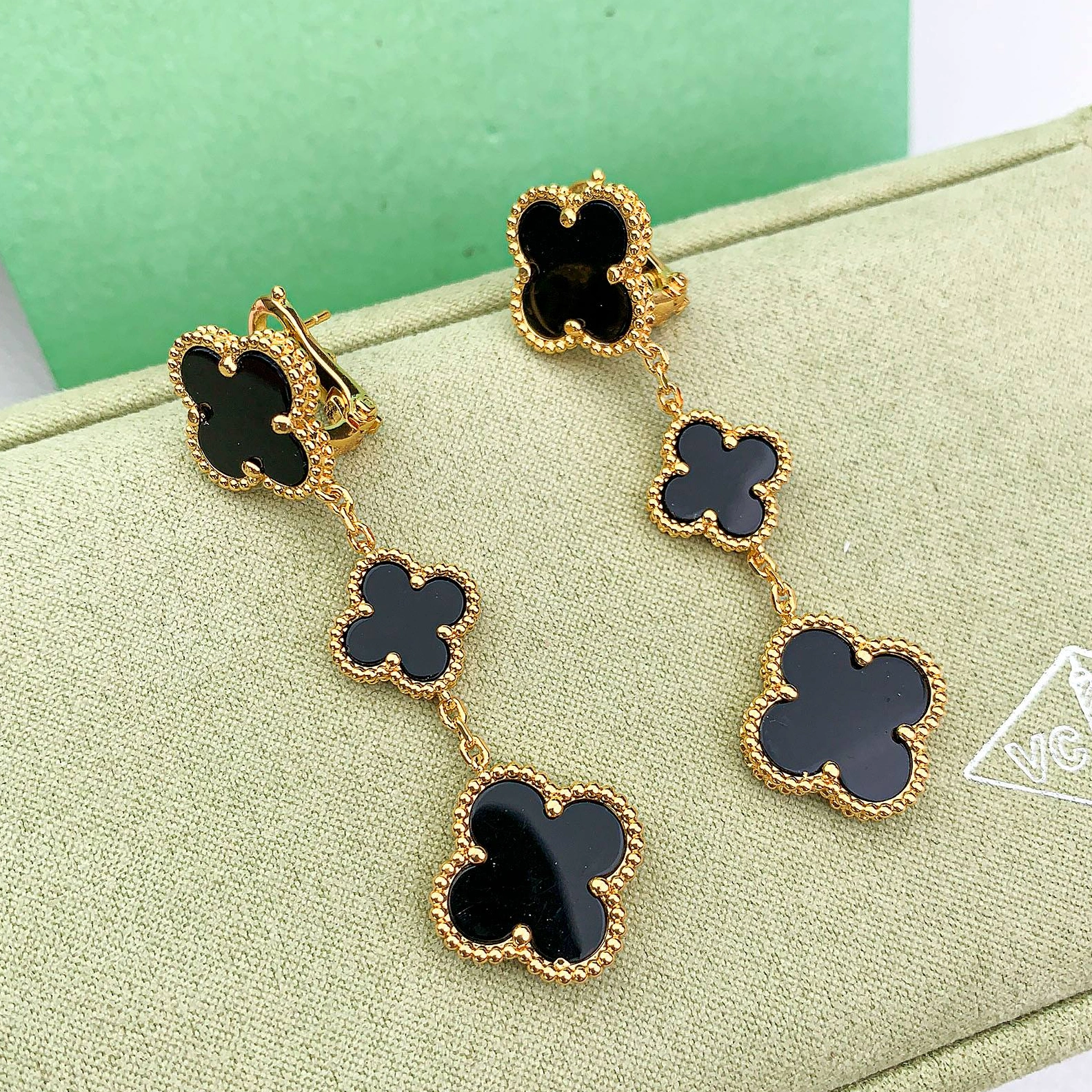 Van Cleef & Arpels Jewelry Set For Women Sleek 2116