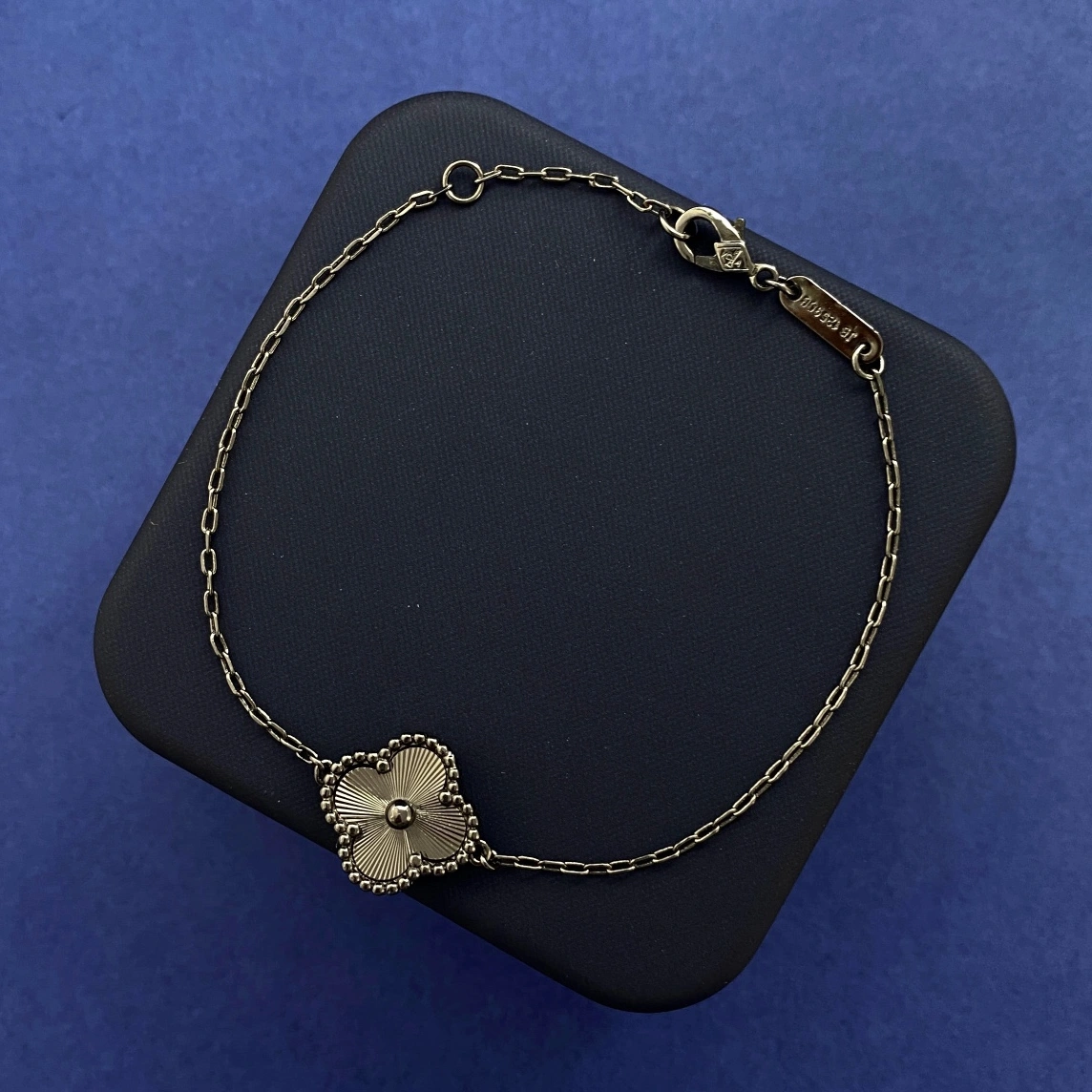 Van Cleef & Arpels Jewelry Set Minimalist 8449