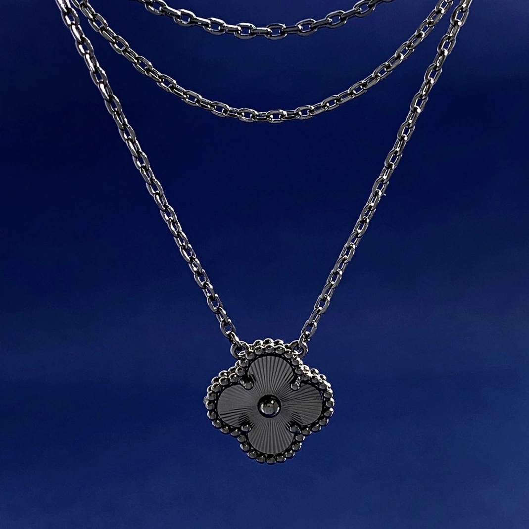 Van Cleef & Arpels Jewelry Set Minimalist 8449