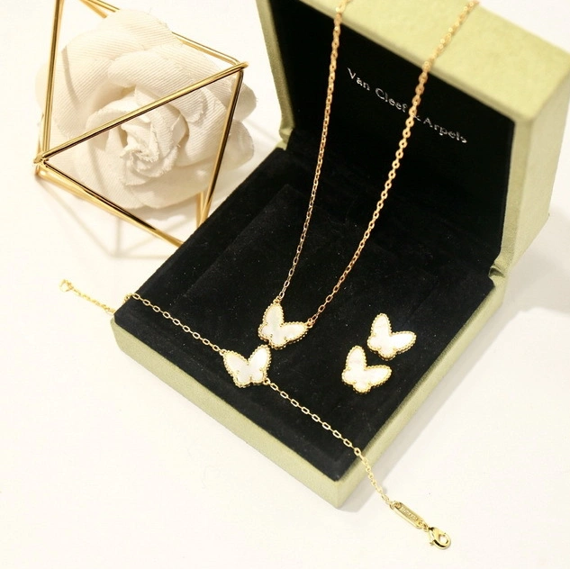 Van Cleef & Arpels Necklaces & Bracelets & Earrings Bold 1394