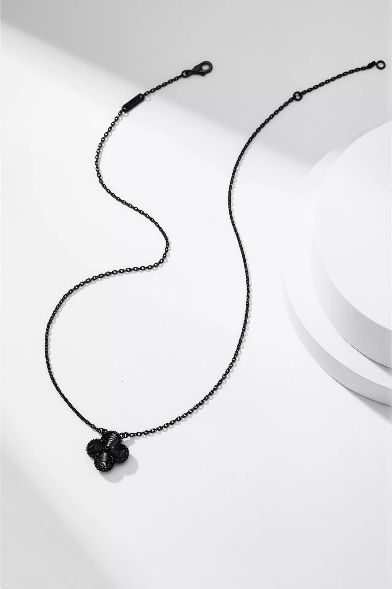 Van Cleef & Arpels Necklaces Bright 9311