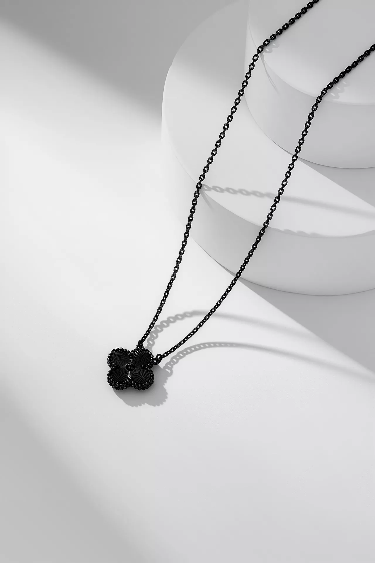 Van Cleef & Arpels Necklaces Bright 9311