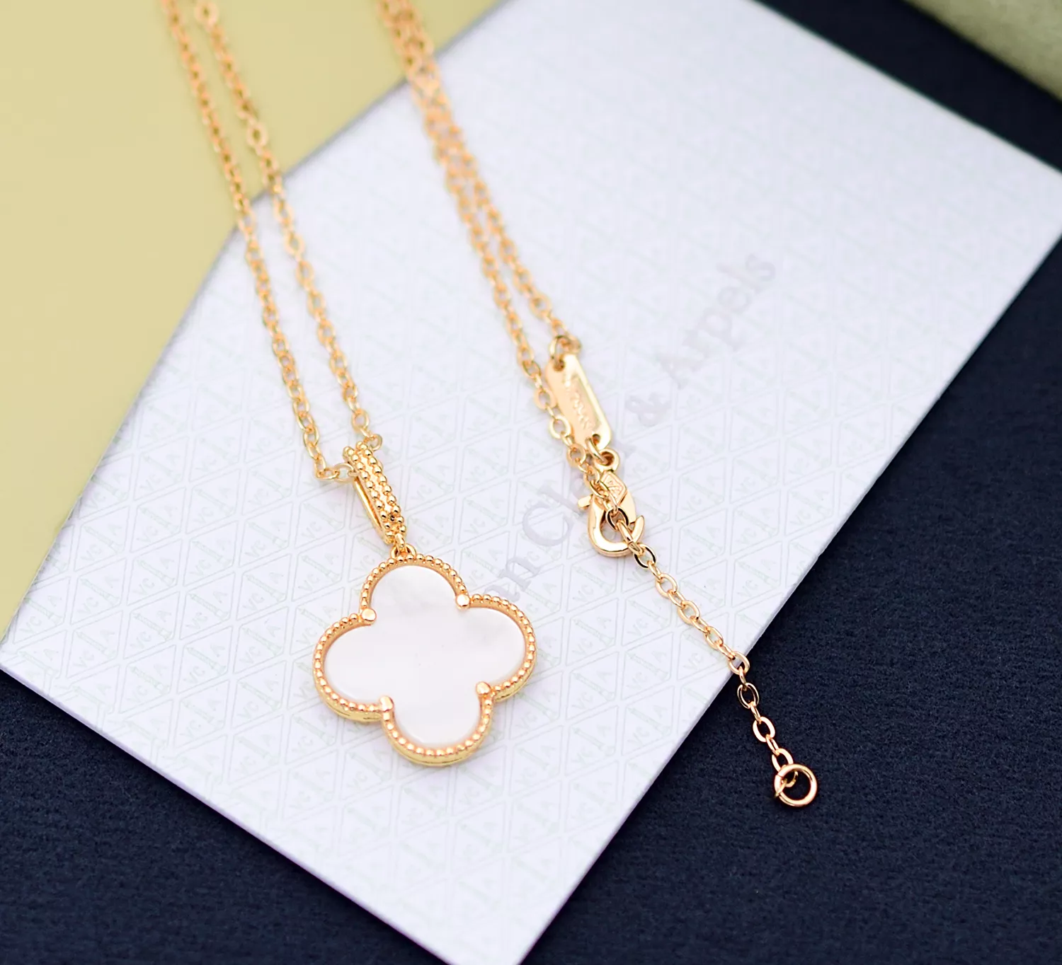 Van Cleef & Arpels Necklaces For Women Compact 657