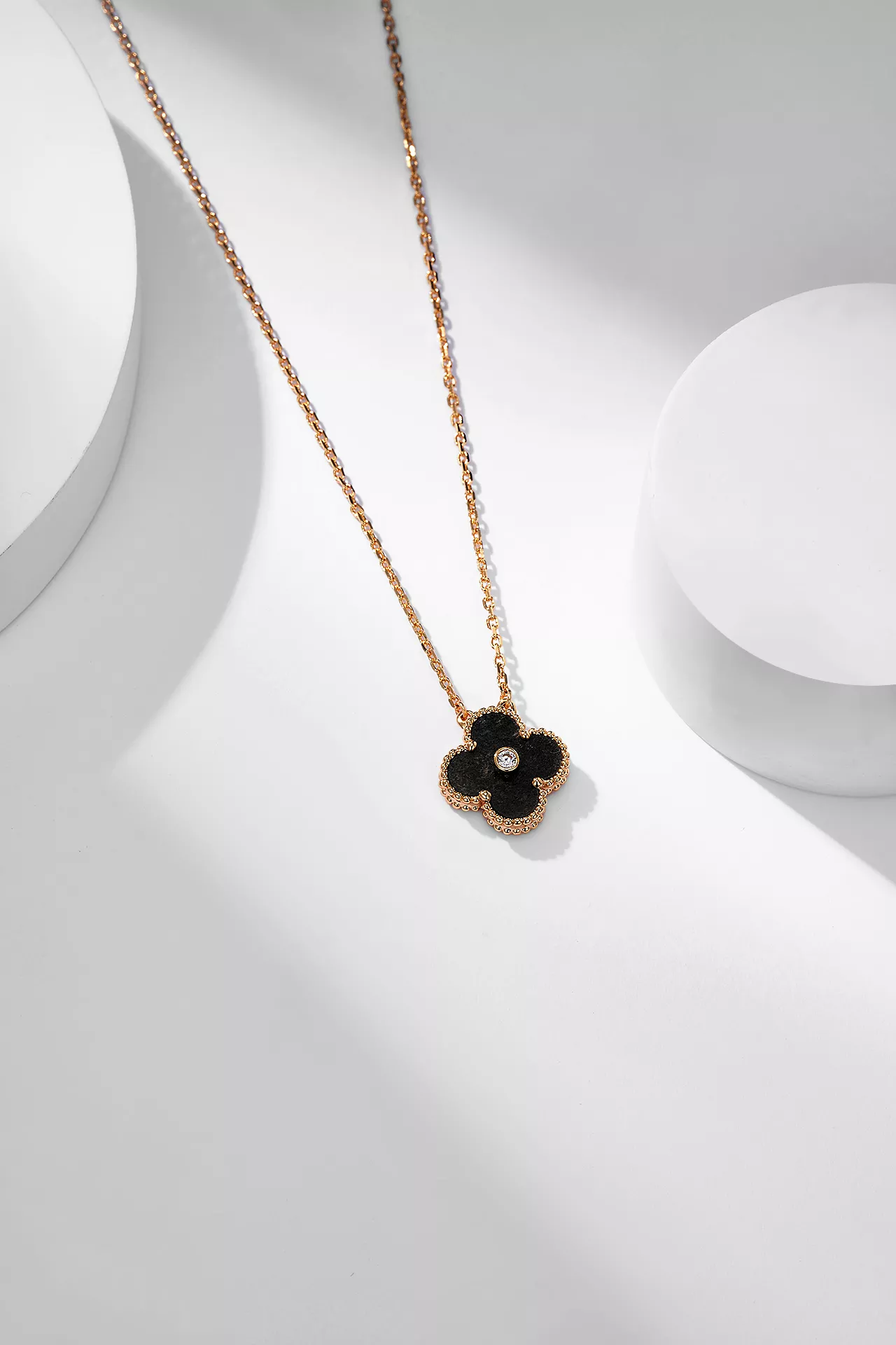 Van Cleef & Arpels Necklaces For Women Durable 128