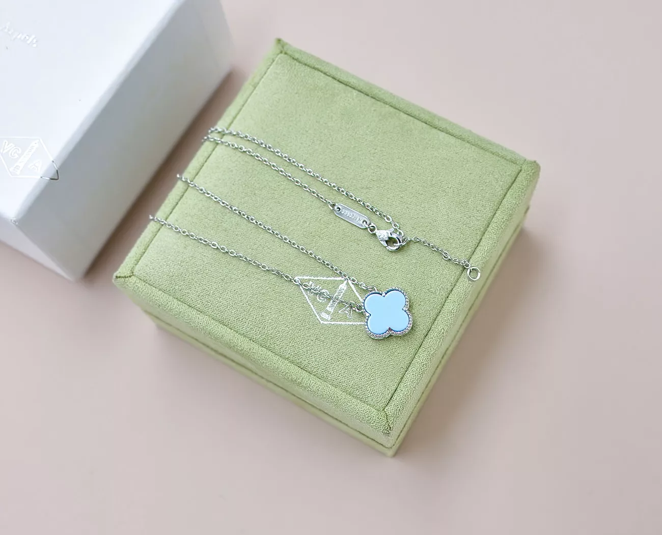 Van Cleef & Arpels Necklaces For Women Functional 4078
