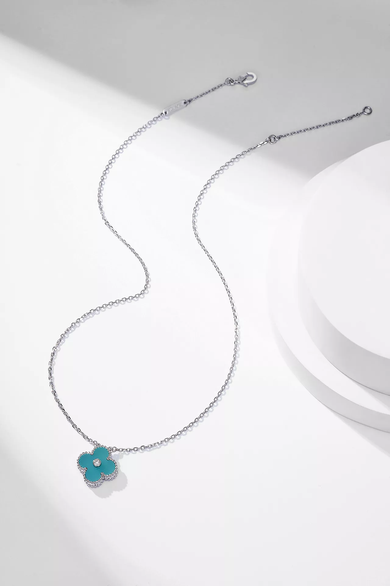 Van Cleef & Arpels Necklaces For Women Sleek 1962
