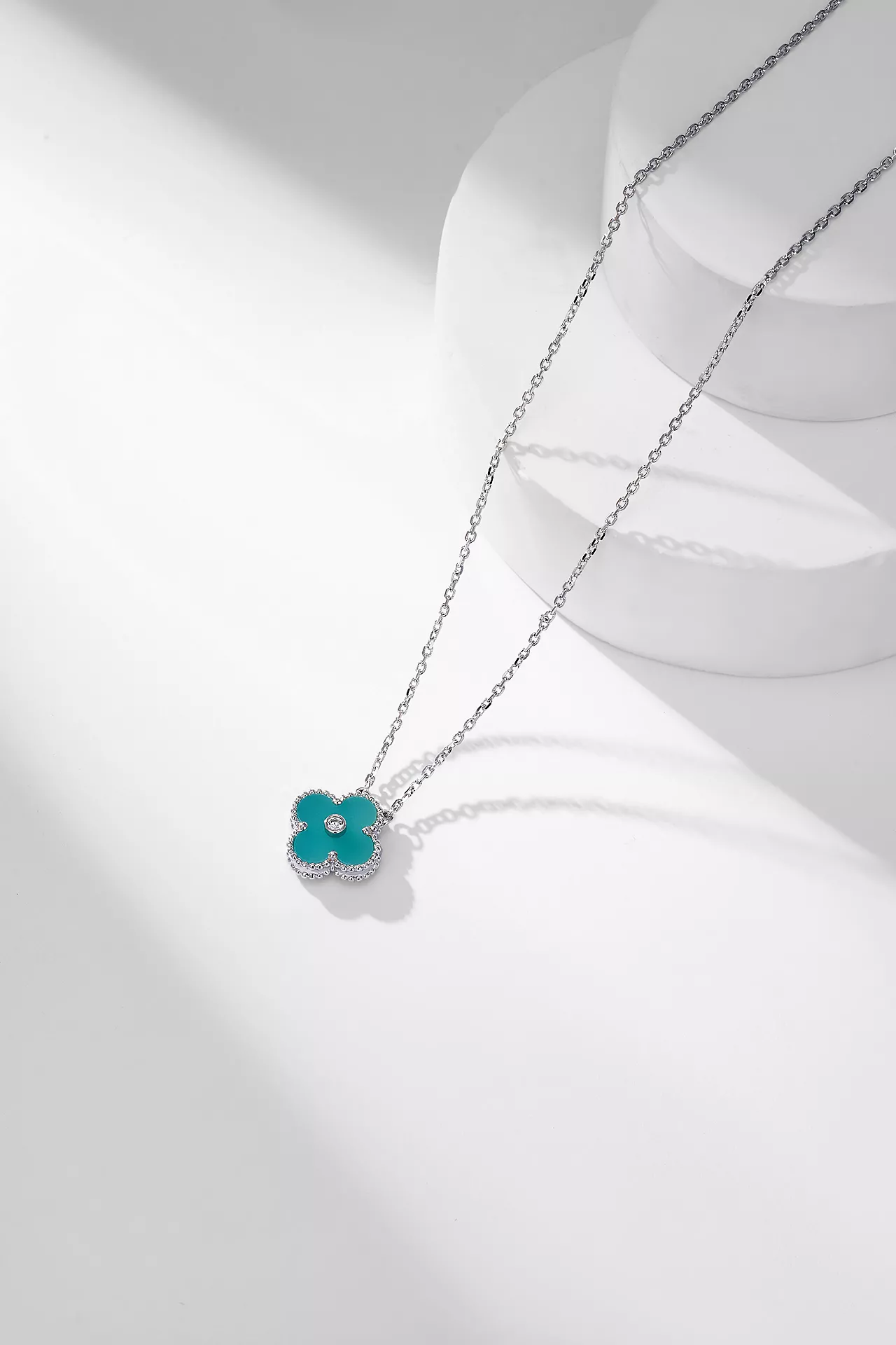 Van Cleef & Arpels Necklaces For Women Sleek 1962