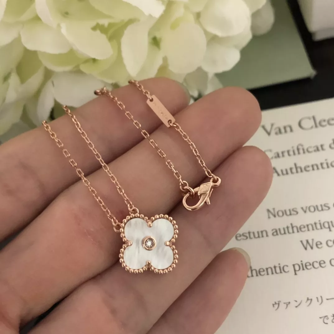 Van Cleef & Arpels Necklaces For Women SportInspired 9540