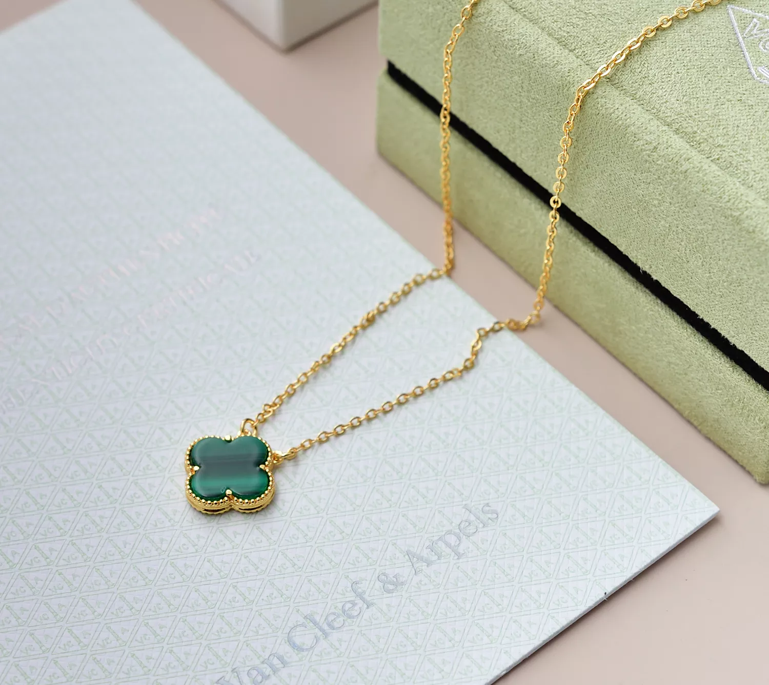 Van Cleef & Arpels Necklaces For Women Vibrant 8976