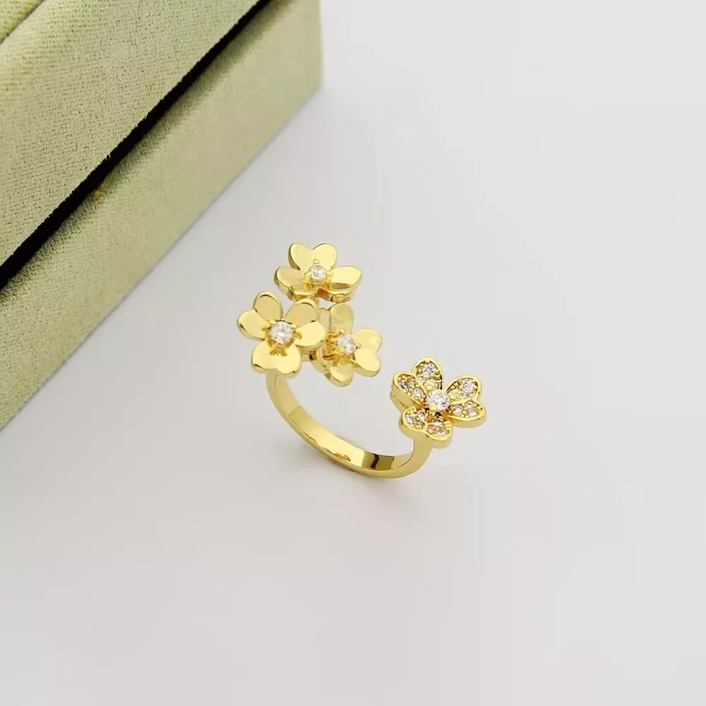 Van Cleef & Arpels Rings For Women Classic 2826