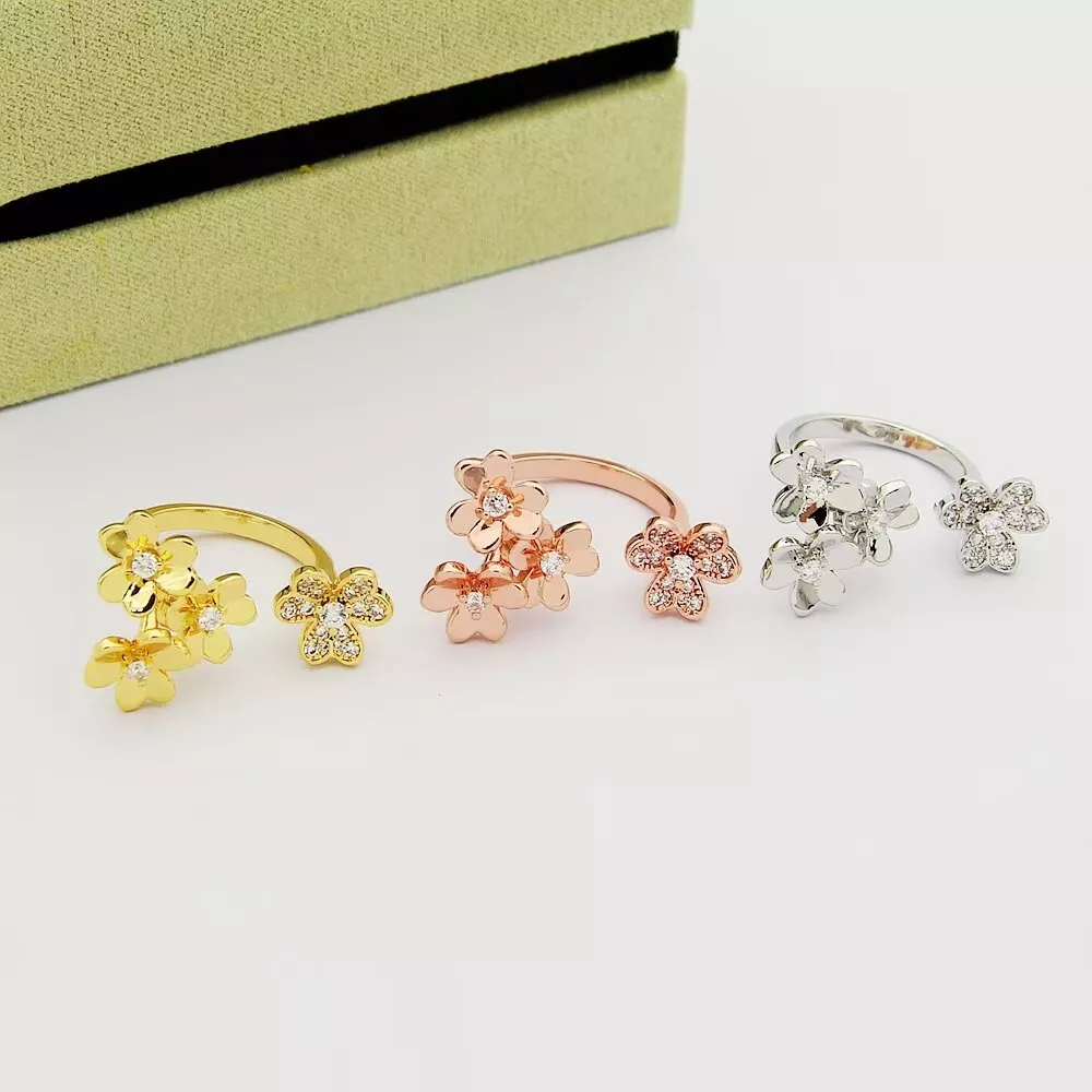 Van Cleef & Arpels Rings For Women Classic 2826