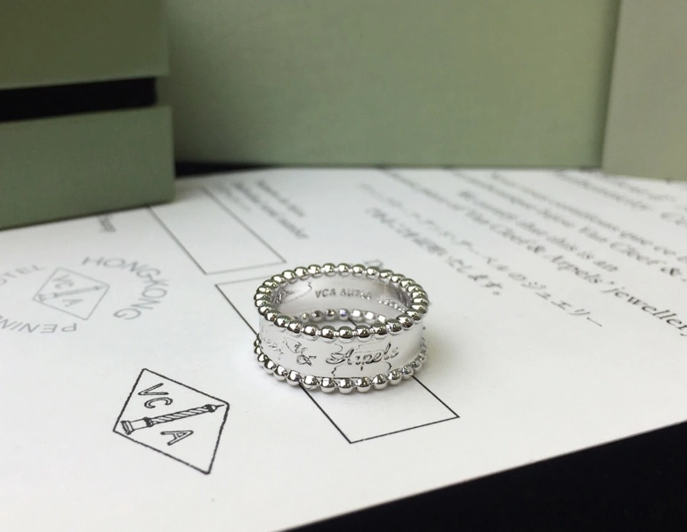 Van Cleef & Arpels Rings For Women Sleek 1560