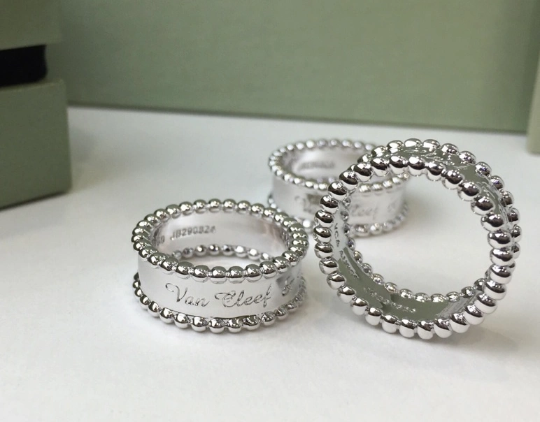 Van Cleef & Arpels Rings For Women Sleek 1560