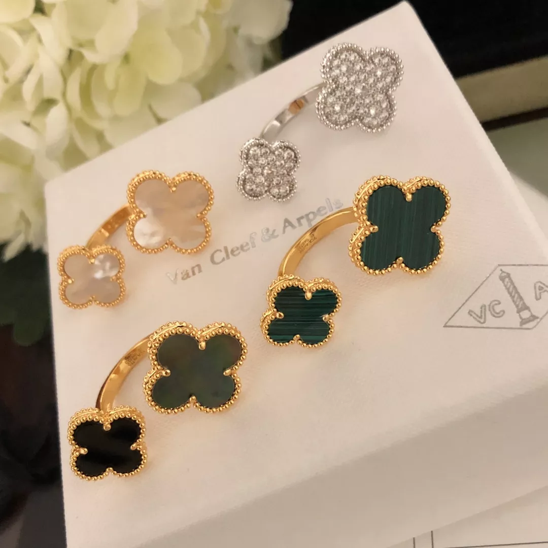 Van Cleef & Arpels Rings For Women Timeless 4451