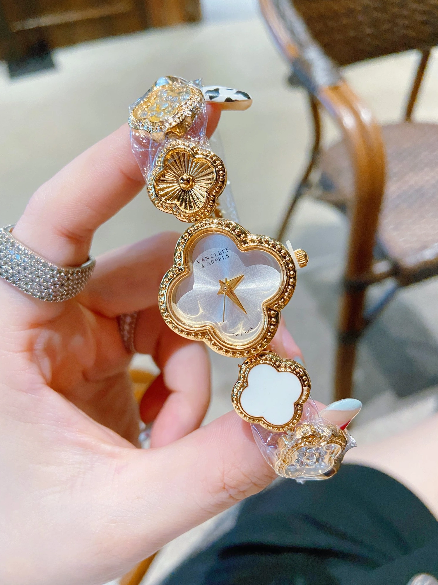 Van Cleef & Arpels Watches For Women EasyMatch 9530