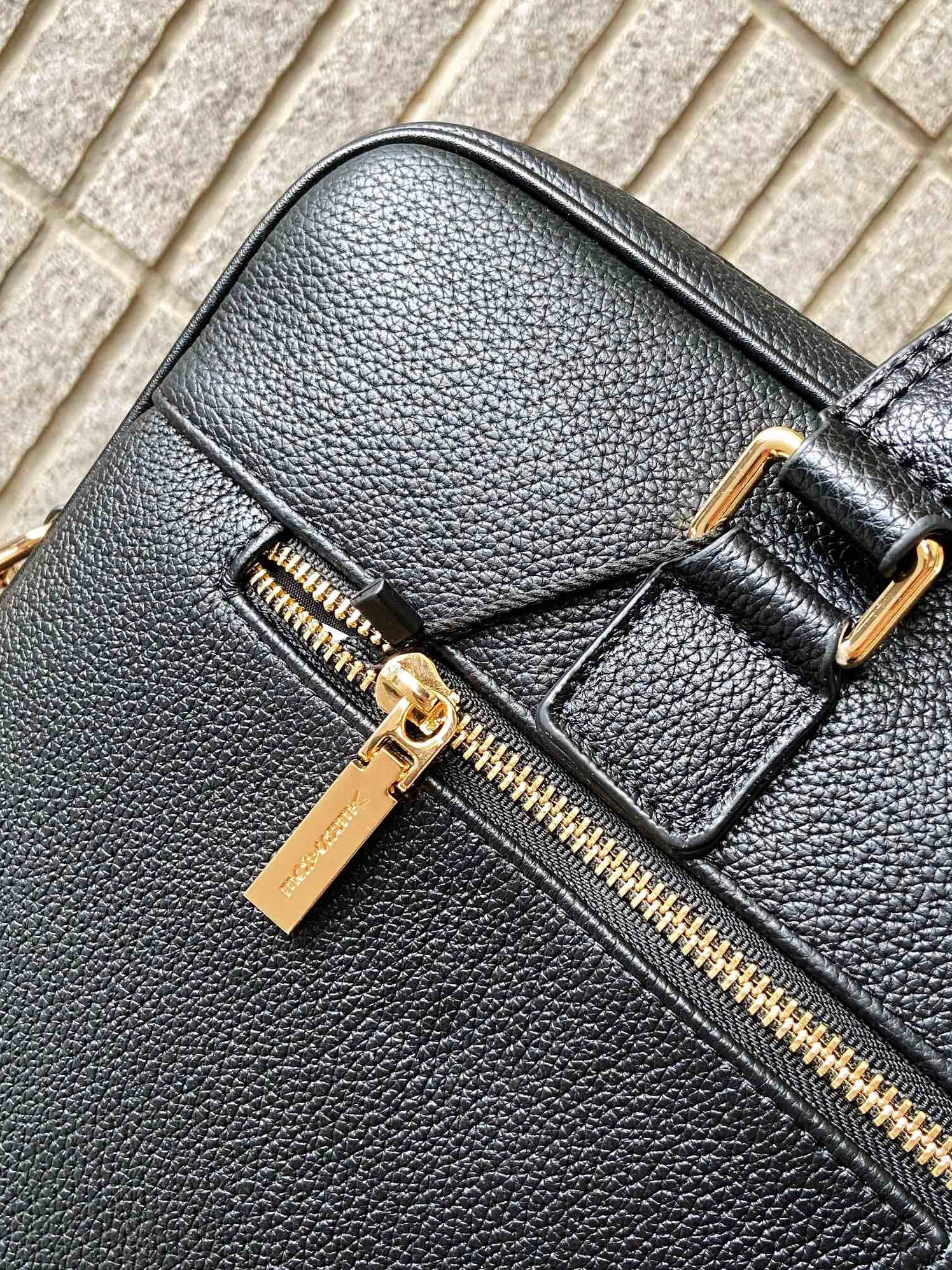 Versace AAA Man Handbags Durable 3177