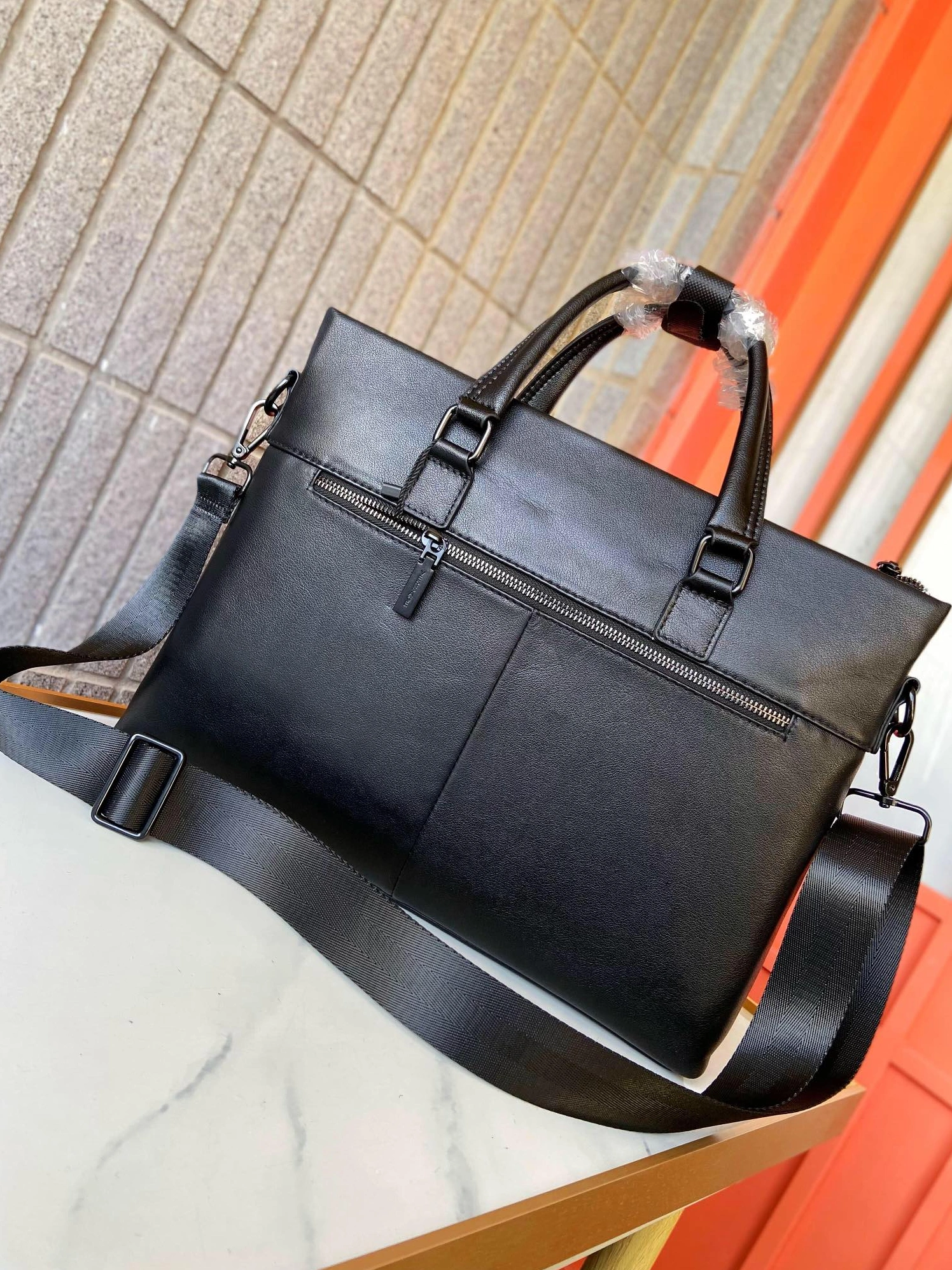Versace AAA Man Handbags Trendsetting 607