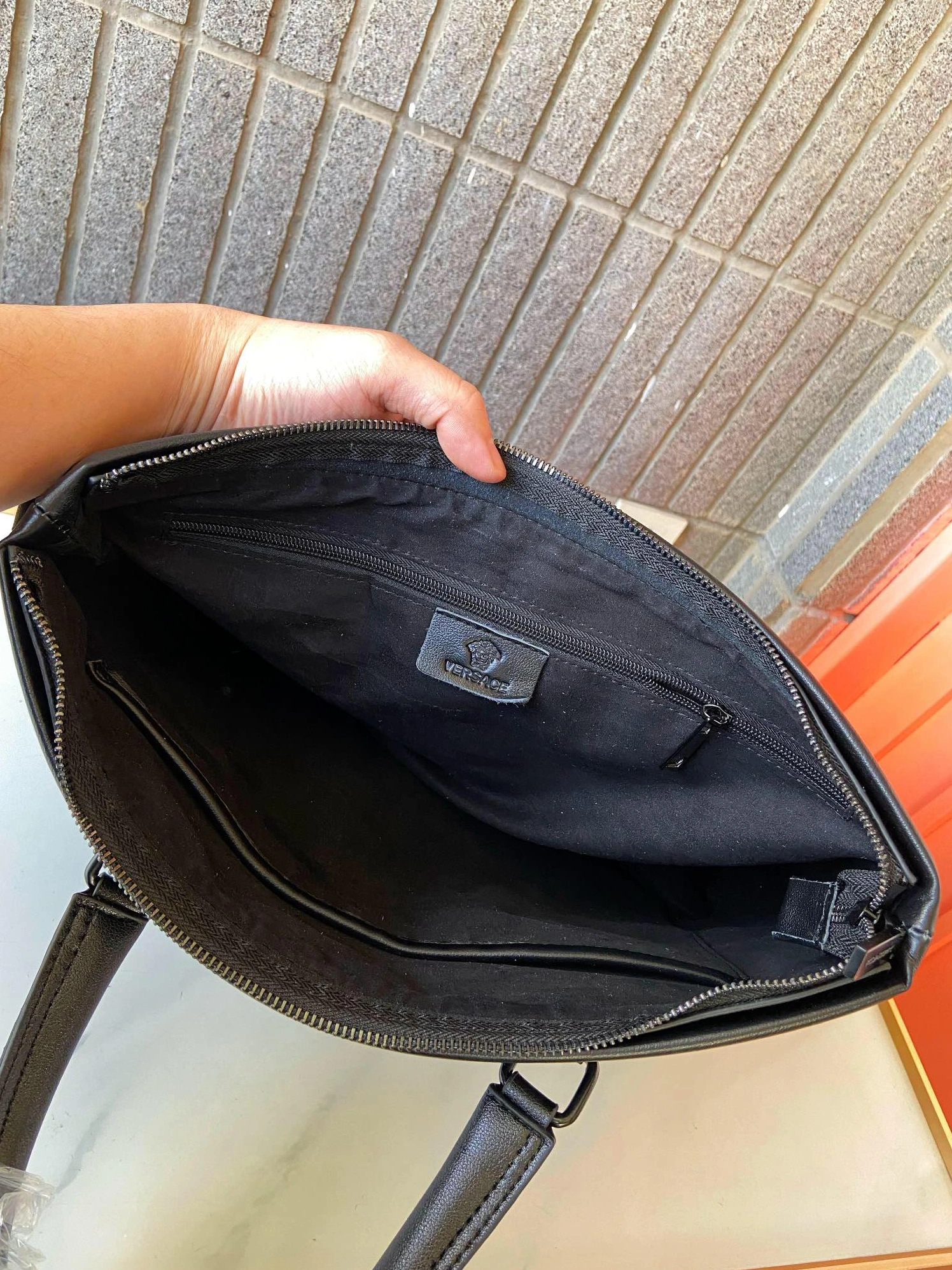 Versace AAA Man Handbags Trendsetting 607