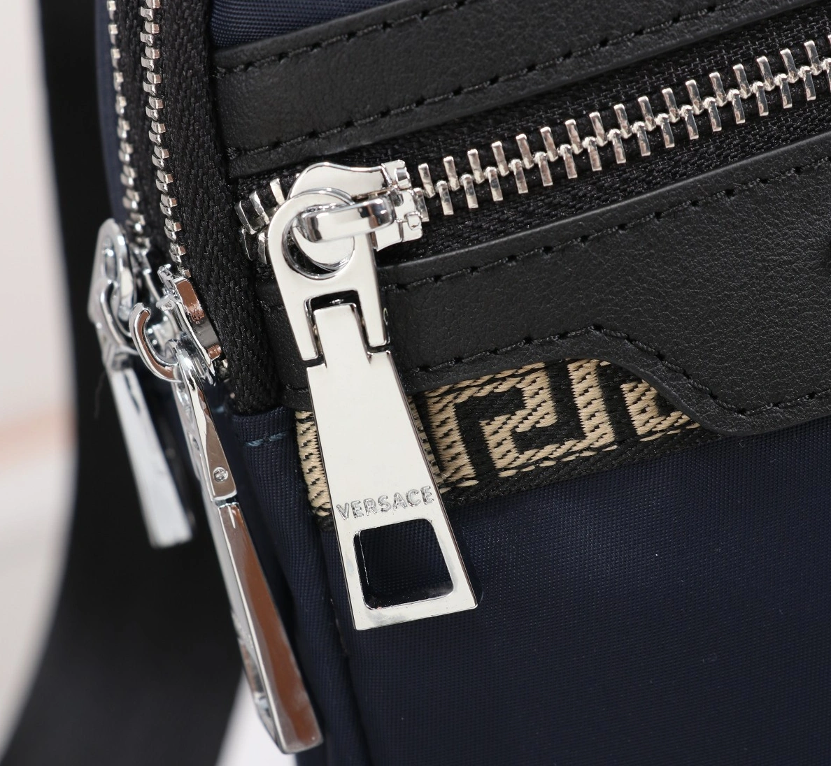 Versace AAA Man Messenger Bags BestValue 9952