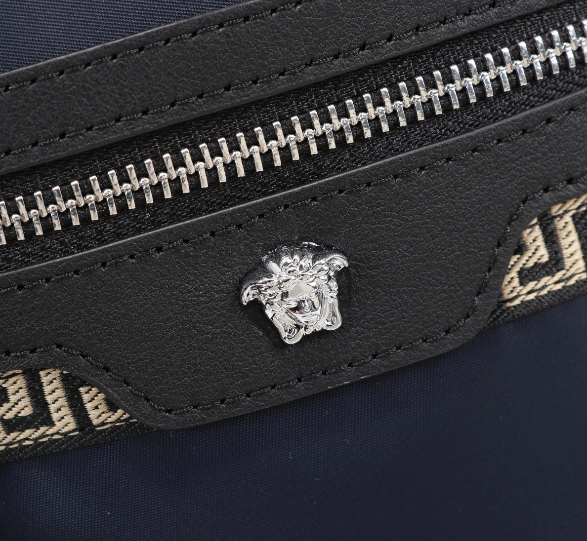 Versace AAA Man Messenger Bags BestValue 9952