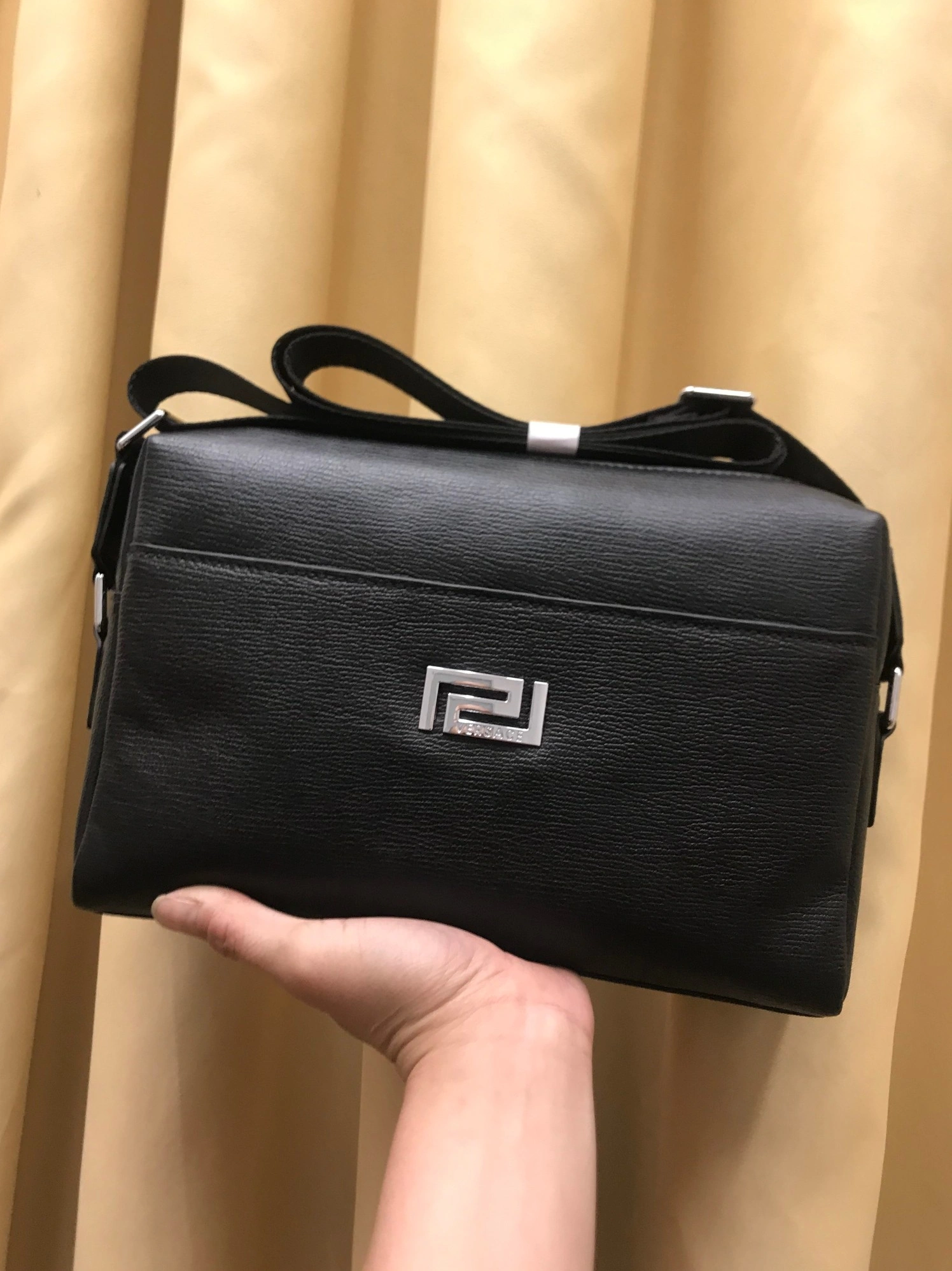 Versace AAA Man Messenger Bags Bold 1820