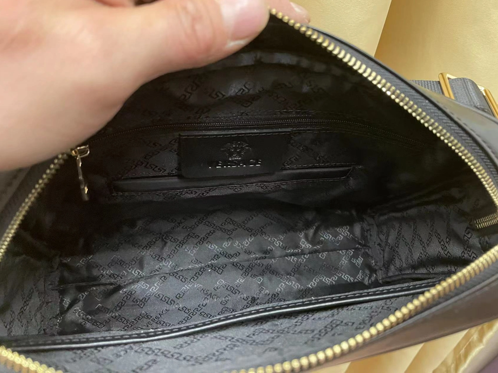 Versace AAA Man Messenger Bags Classic 6327