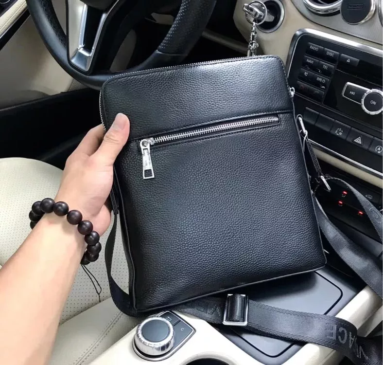 Versace AAA Man Messenger Bags Comfortable 1427
