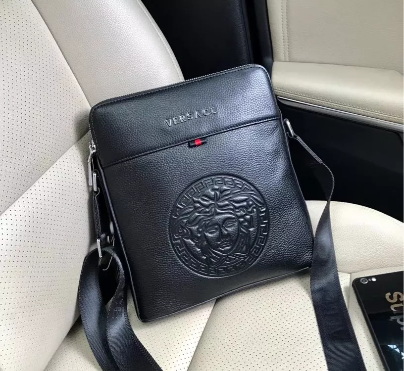 Versace AAA Man Messenger Bags Comfortable 1427