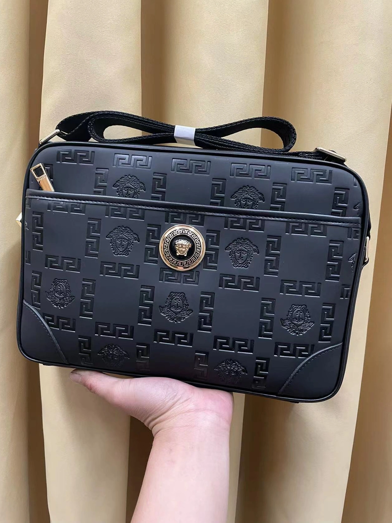 Versace AAA Man Messenger Bags Comfortable 4116