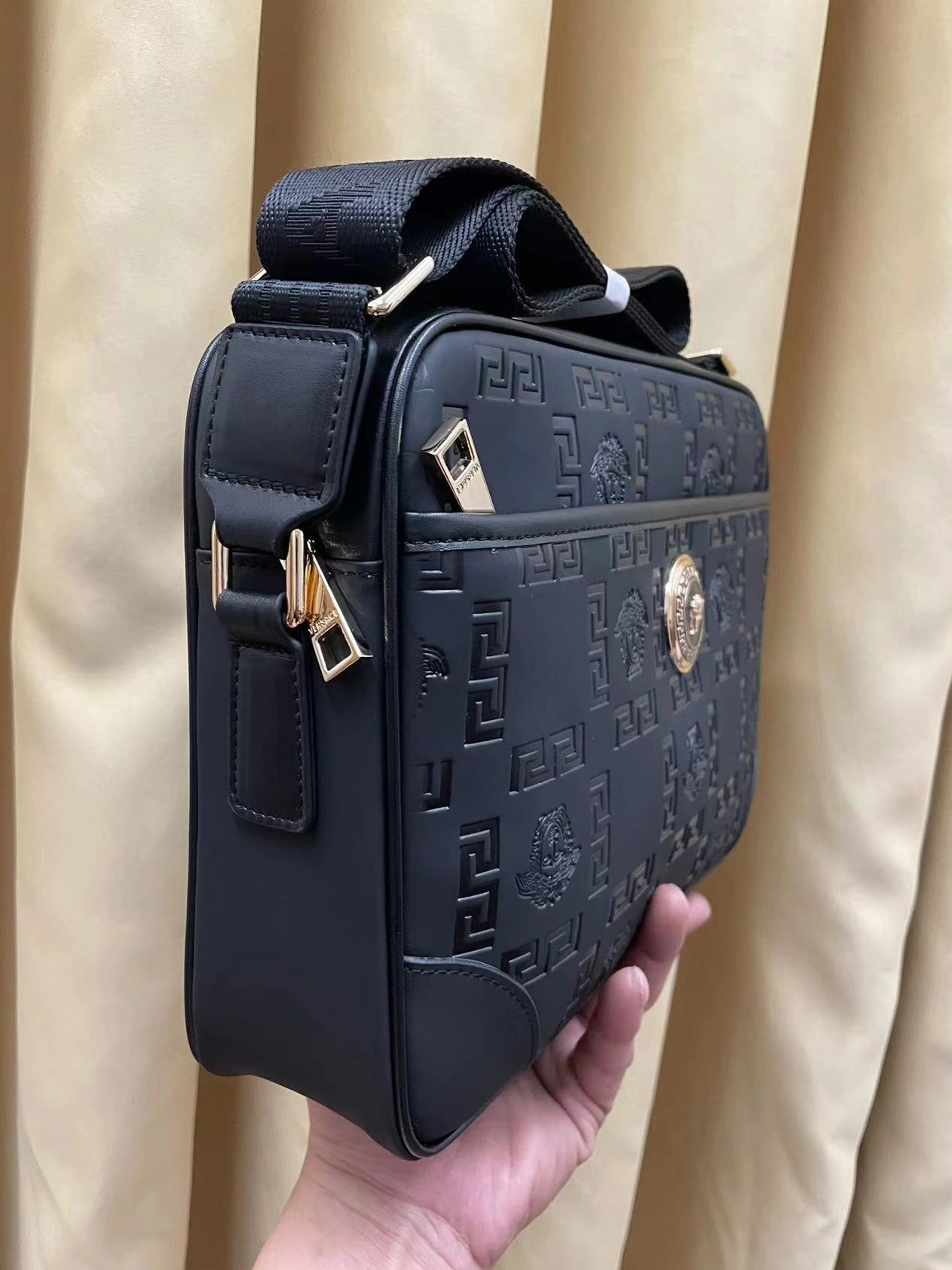 Versace AAA Man Messenger Bags Comfortable 4116
