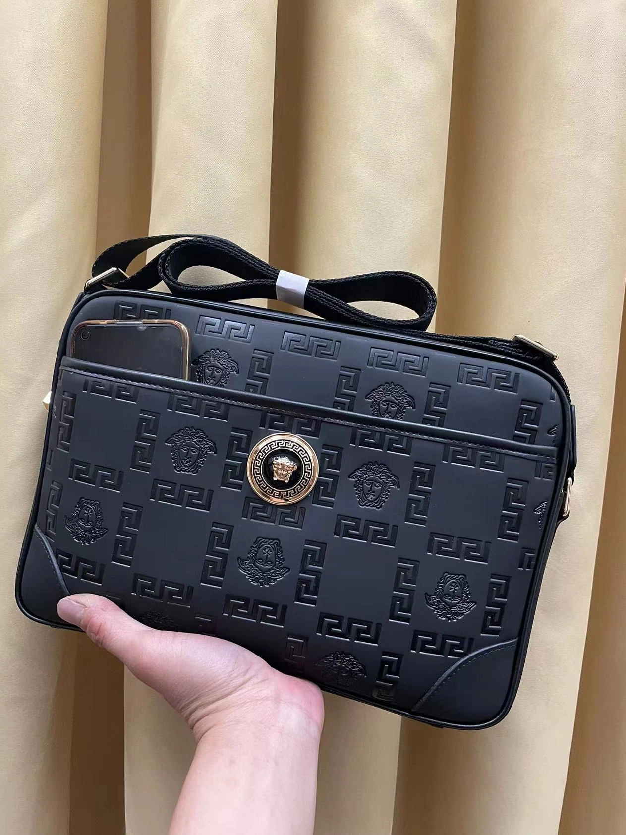 Versace AAA Man Messenger Bags Comfortable 4116