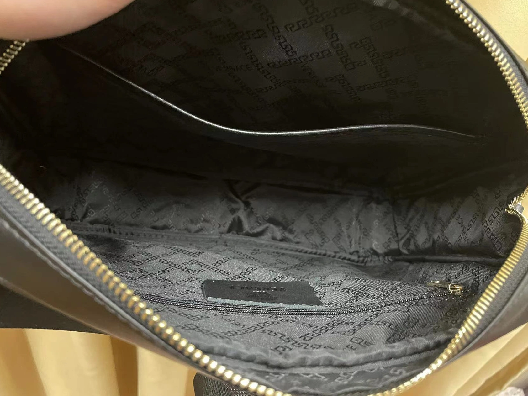 Versace AAA Man Messenger Bags Comfortable 4116