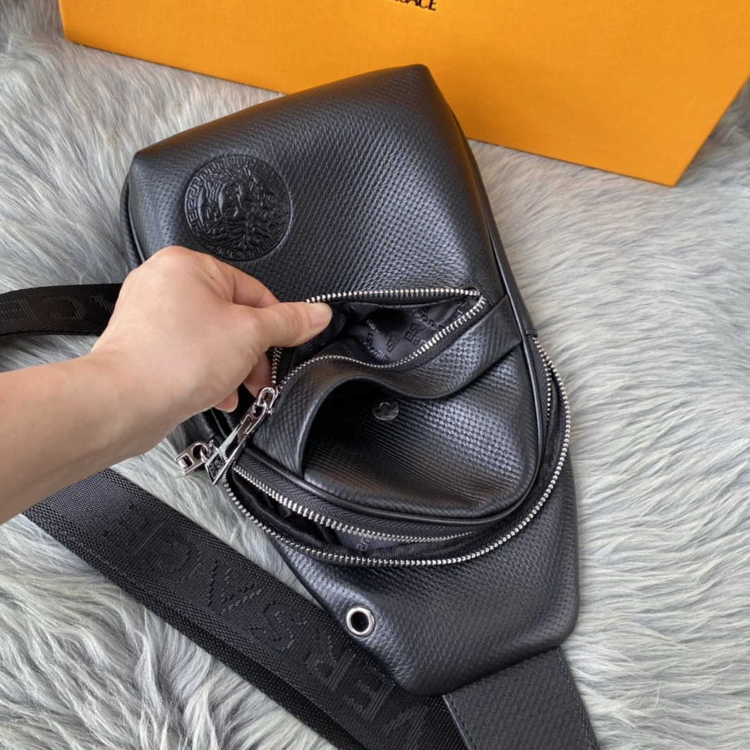 Versace AAA Man Messenger Bags Durable 361