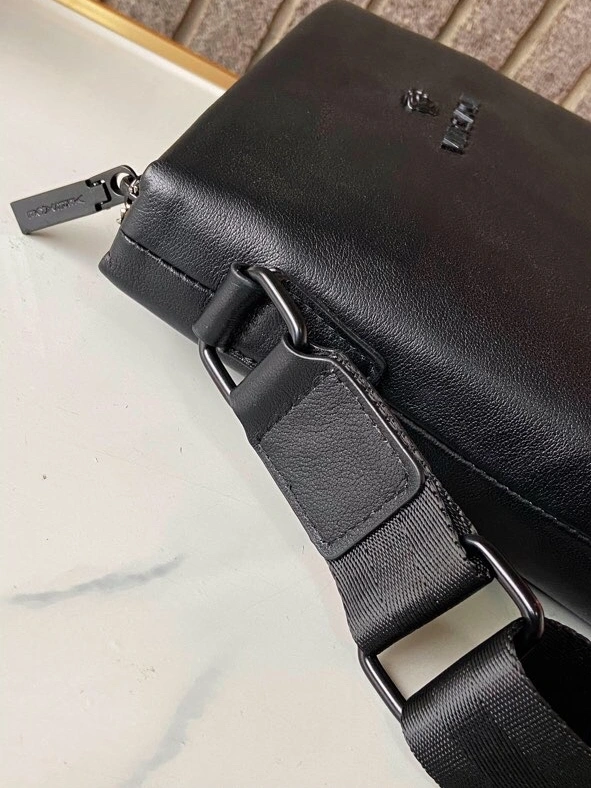 Versace AAA Man Messenger Bags Durable 4561