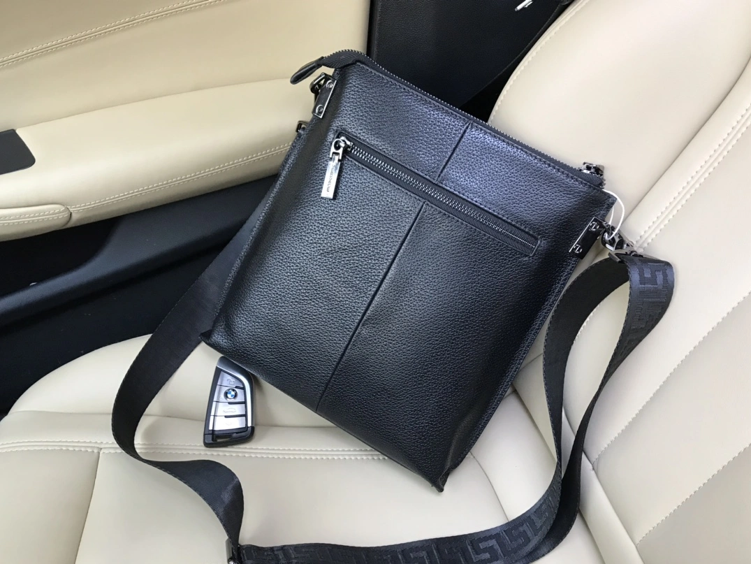 Versace AAA Man Messenger Bags Flexible 7839