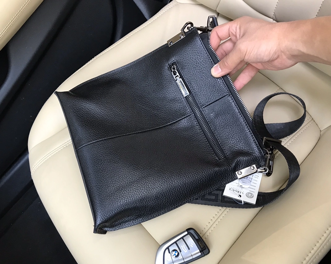 Versace AAA Man Messenger Bags Flexible 7839