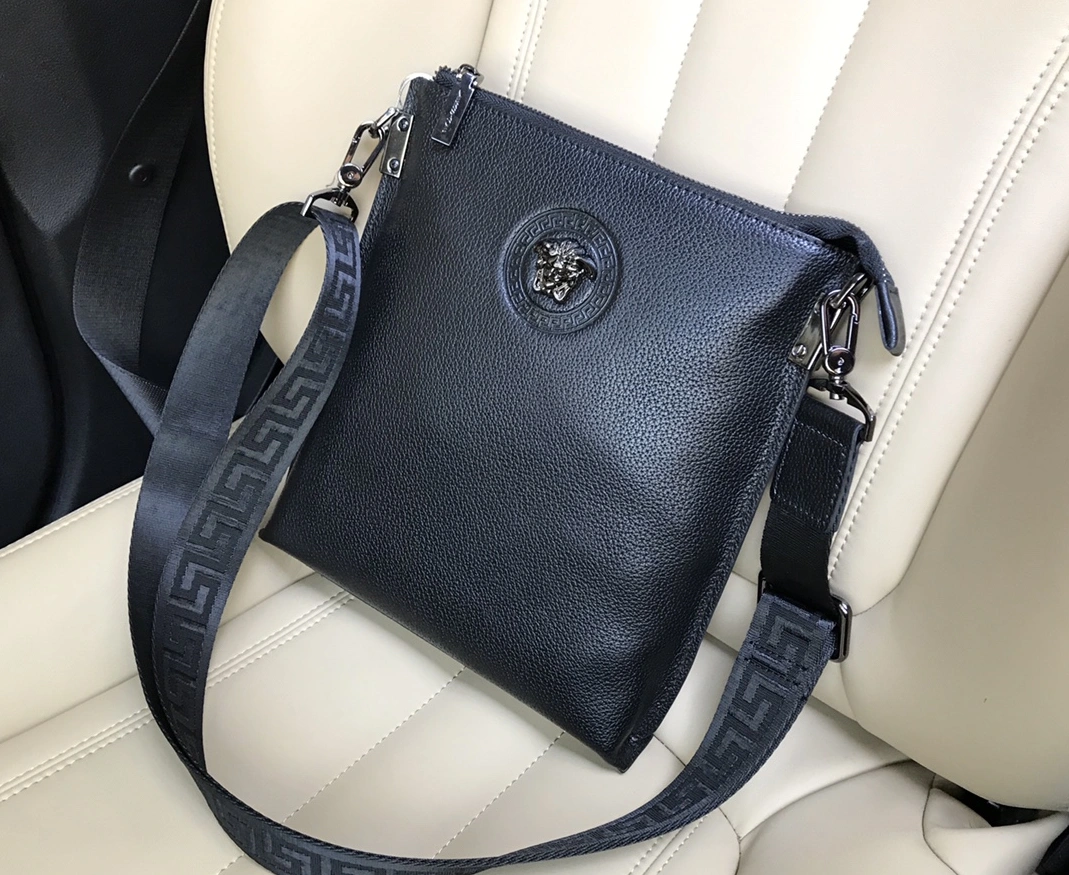 Versace AAA Man Messenger Bags Flexible 7839