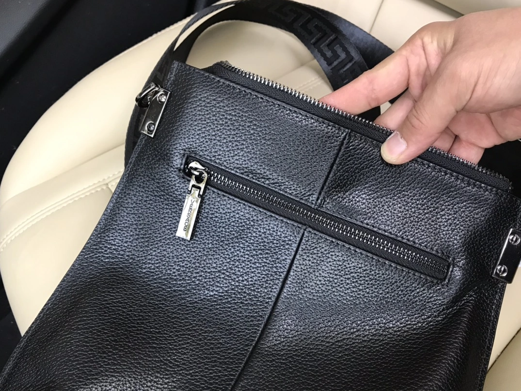 Versace AAA Man Messenger Bags Flexible 7839