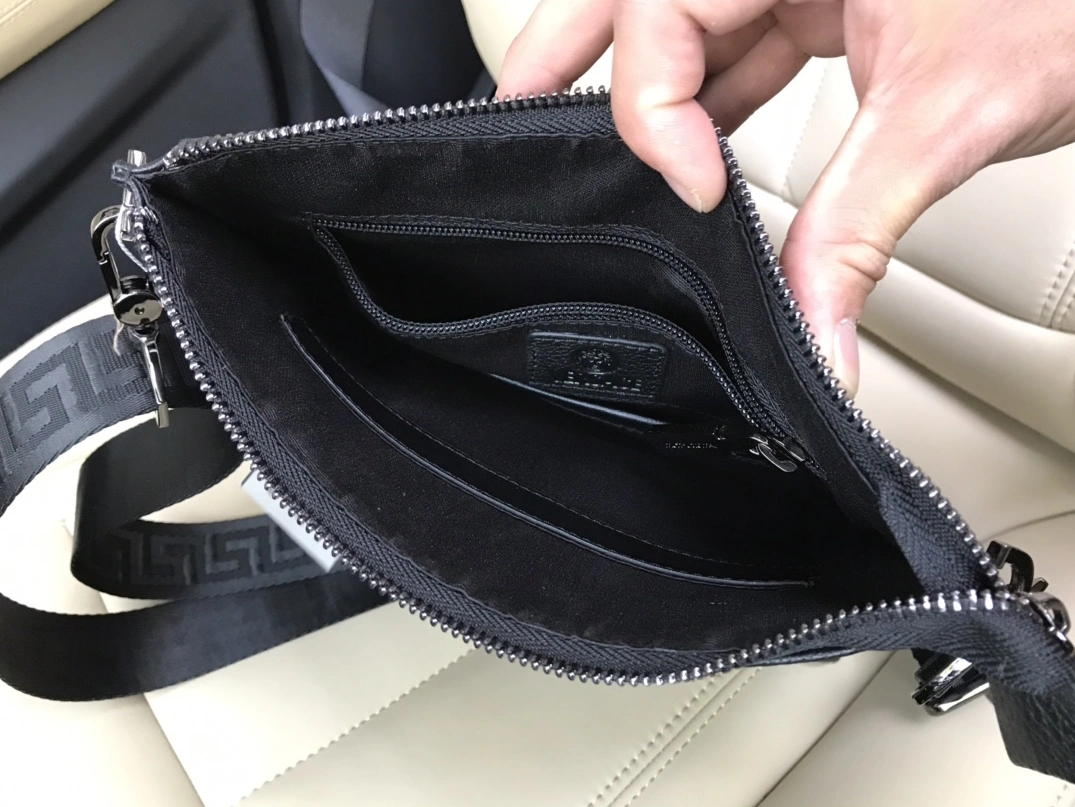 Versace AAA Man Messenger Bags Flexible 7839